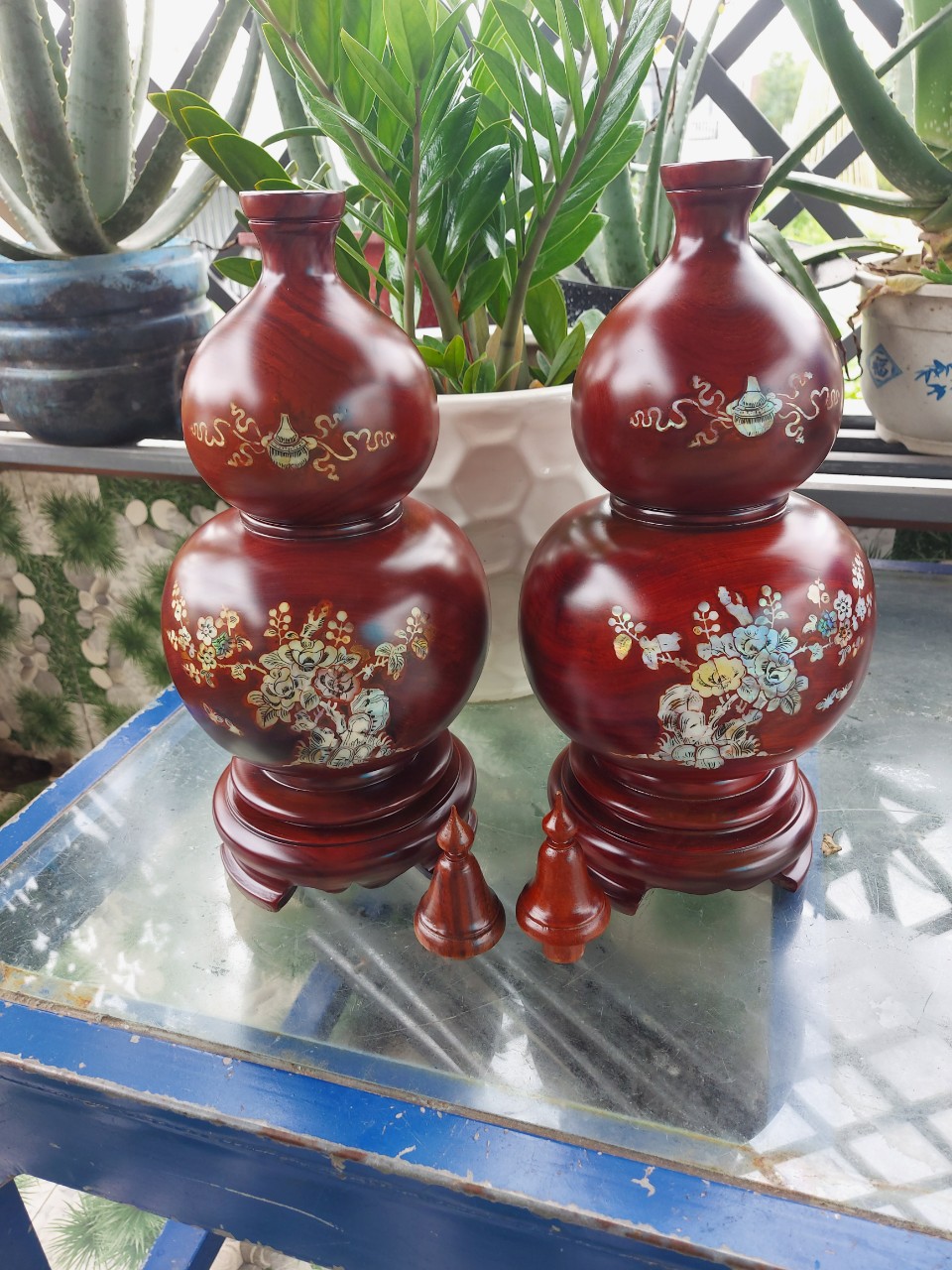 Cặp Lục bình hồ lô gỗ lim nguyên khối cẩn hoa cao 40cm