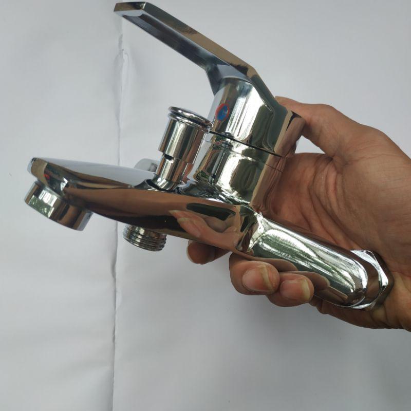 Củ sen tắm nóng lạnh kèm tay sen inox bóng kiểu tròn