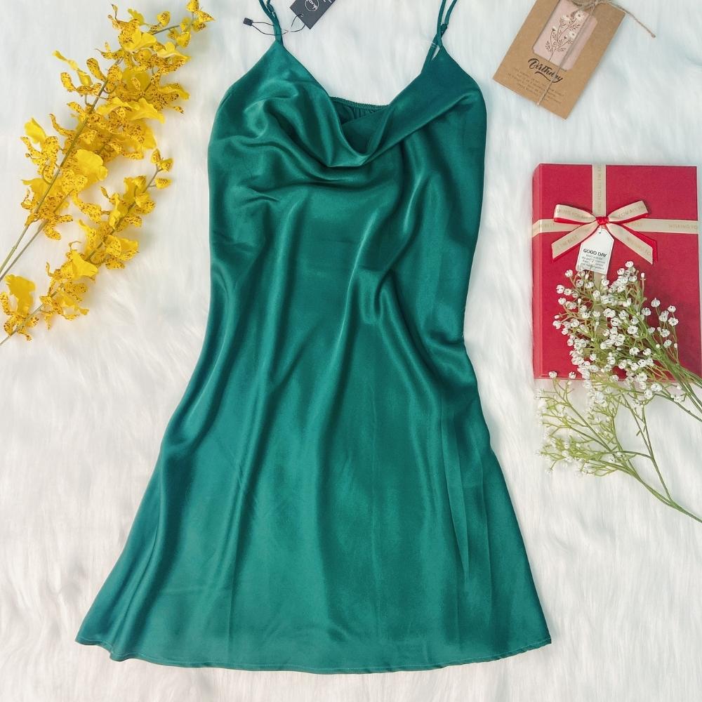 Váy Ngủ Hai Dây Cổ Đổ Nữ VILADY chất liệu Lụa Pháp Cao Cấp Thiết Kế Cổ Đổ Sang Chảnh Màu Xanh rêu Sexy Quyến Rũ V116