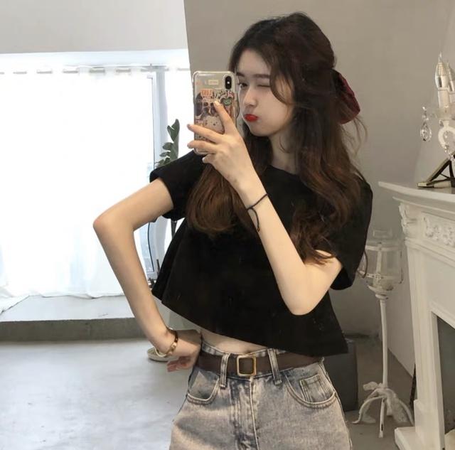 Croptop cổ tròn