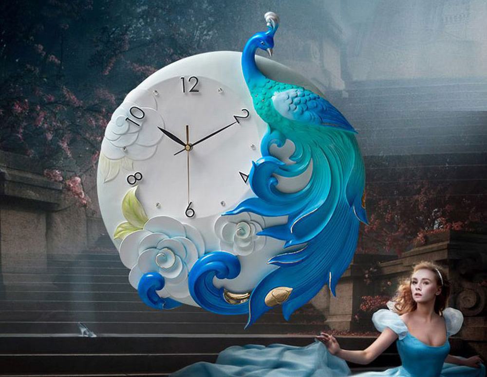 Đồng Hồ Treo tường Công Xanh Hoàng Gia DHG-BLU50CM , làm từ hỗn hợp bột gốm phù điêu cao cấp, sang trọng, máy siêu tĩnh thích hợp cho mọi không gian phòng của bạn kể cả phong cách hiện đại hay tân cổ điển.