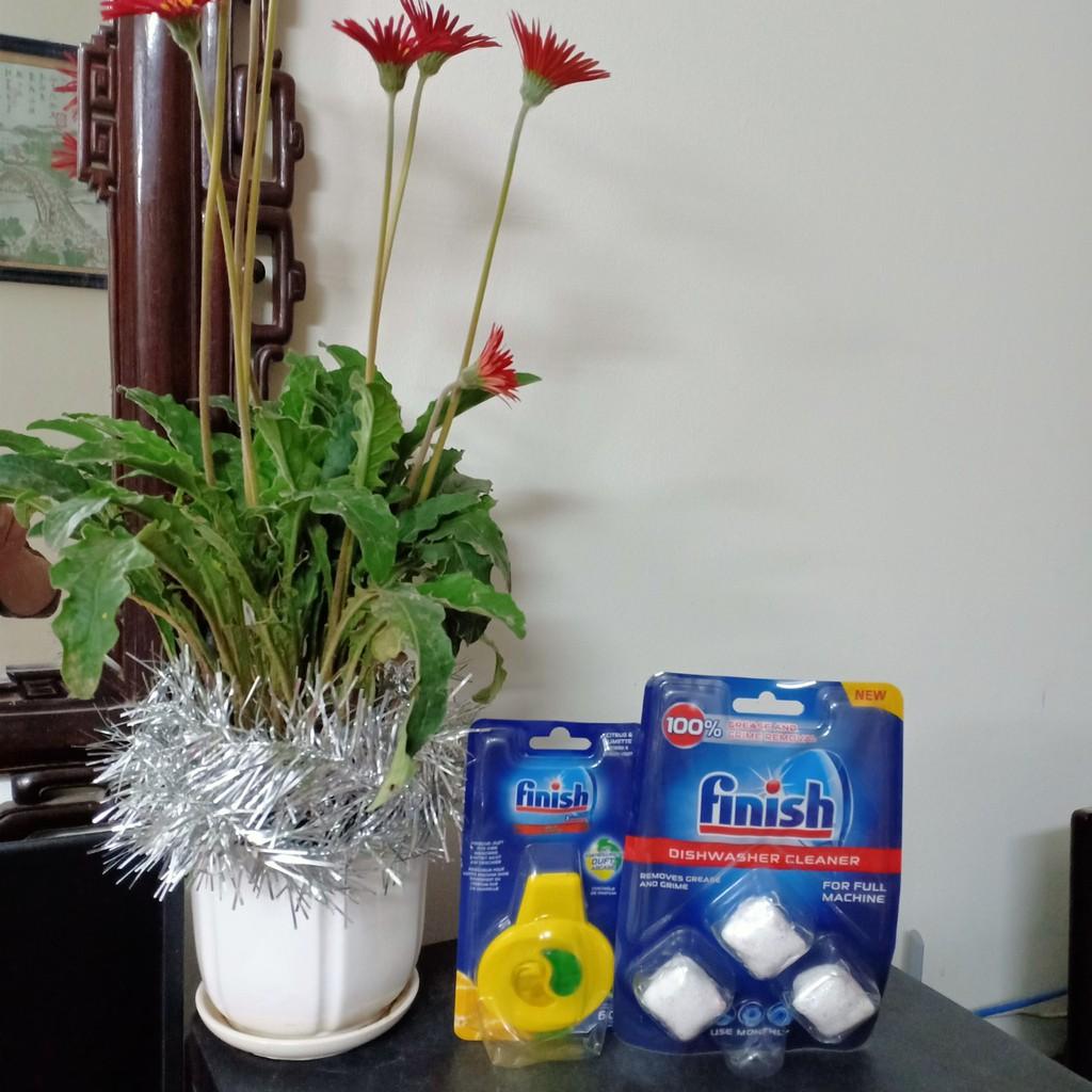 Vệ sinh máy rửa chén bát Finish vỉ 3 viên +Tinh dầu treo khử mùi máy rửa chén Finish