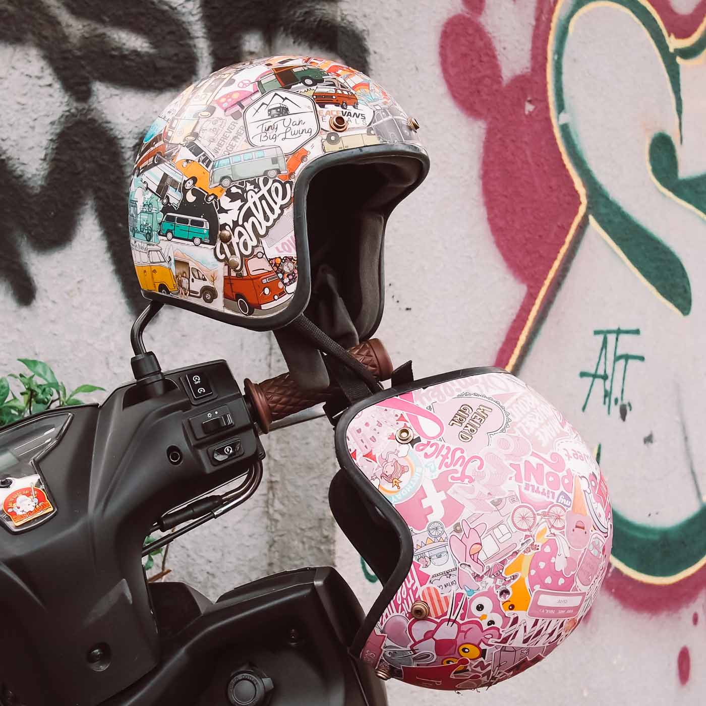Bộ 50 sticker trang trí mũ bảo hiểm, balo, máy tính nhiều chủ đề - chống trầy