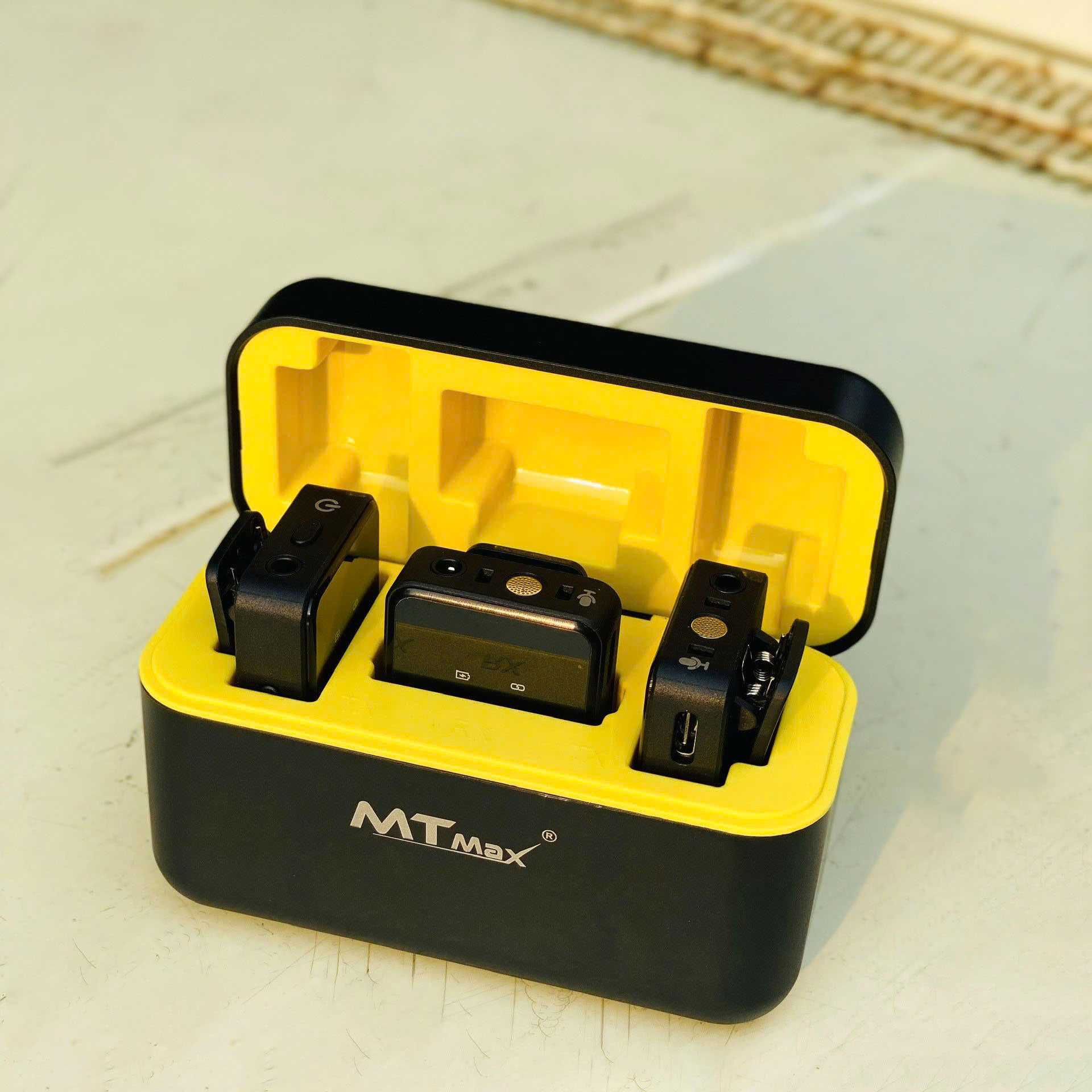 Wireless Microphone Không Dây MTMAX KTV-M2 - Đẳng Cấp Cho Mọi Sự Kiện Lớn - Thu Âm Tốt, Chống Nhiễu, Chống Ồn. Wireless 2.4G Lên Đến 40M - Livestream, Vloger, Video. Hàng Chính Hãng