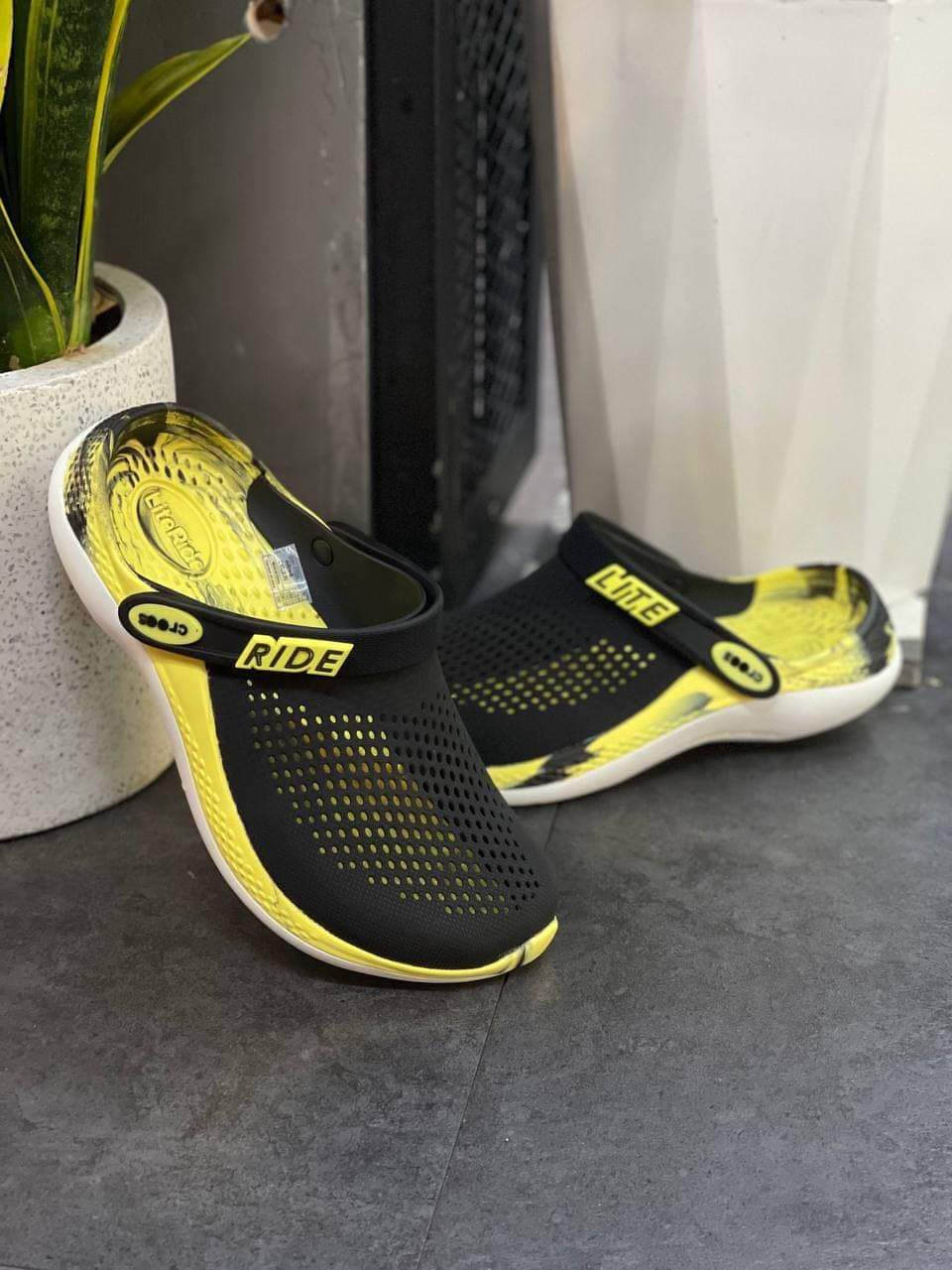 Dép sục nhựa Cross 360 Literide clog màu đen vàng, mãu mới, dáng thể thao dành cho nam nữ