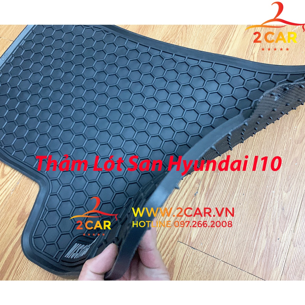 Thảm sàn, lót sàn xe HYUNDAI I10 chất liệu cao su đúc, không mùi, không thấm nước – Mẫu Nissin chữ trắng