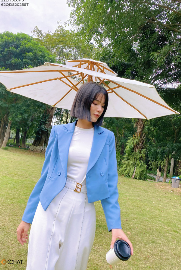 Áo Blazer Nữ CCHAT Dáng Ngắn Vạt Lệch Túi Ngực Giả 22EHS2011ST