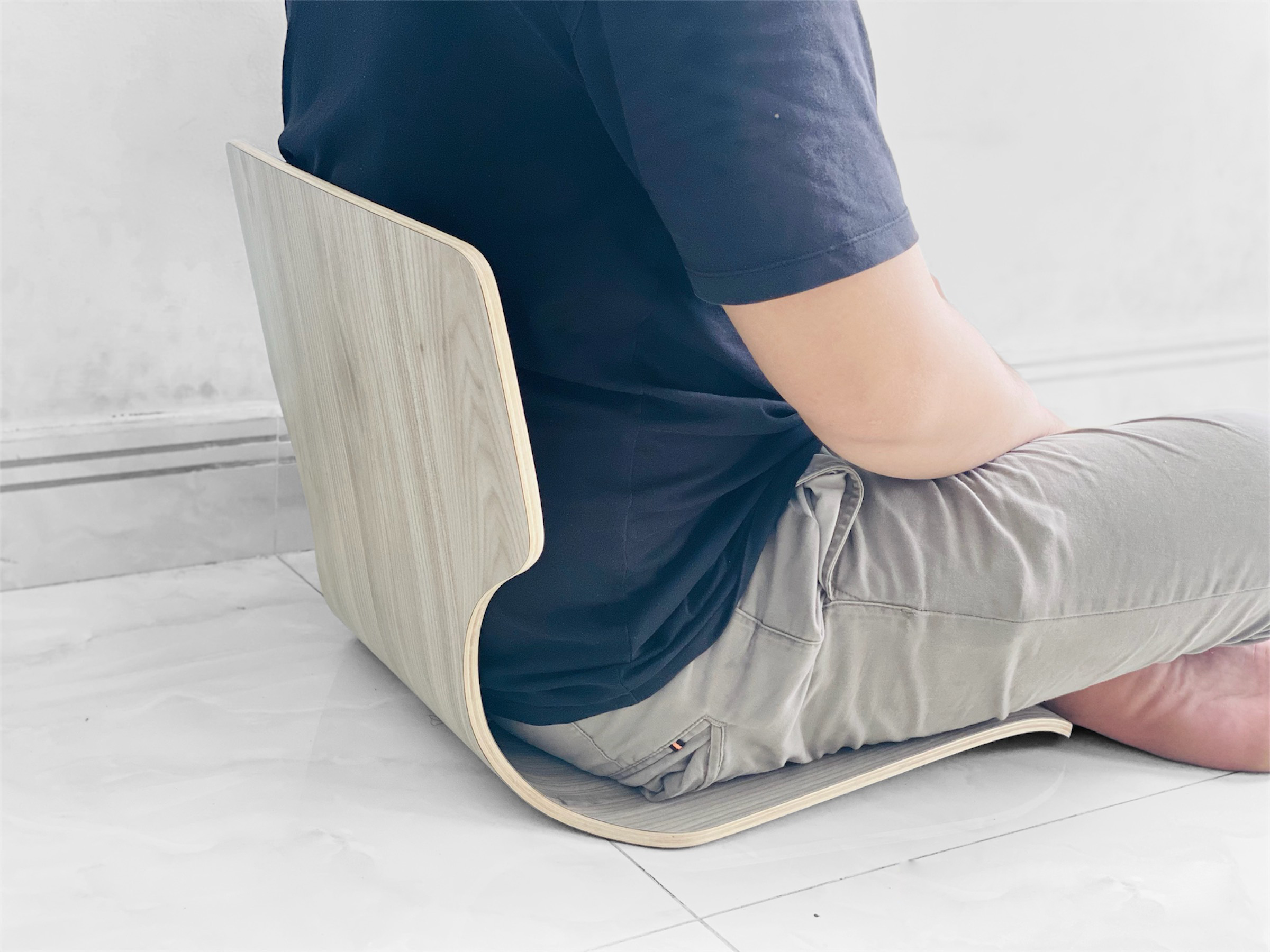 Ghế Bệt bảo vệ cột sống, Ghế tựa lưng ngồi bệt, Gỗ cao su Uốn Cong phủ Laminate - Plyconcept Toma Chair 2