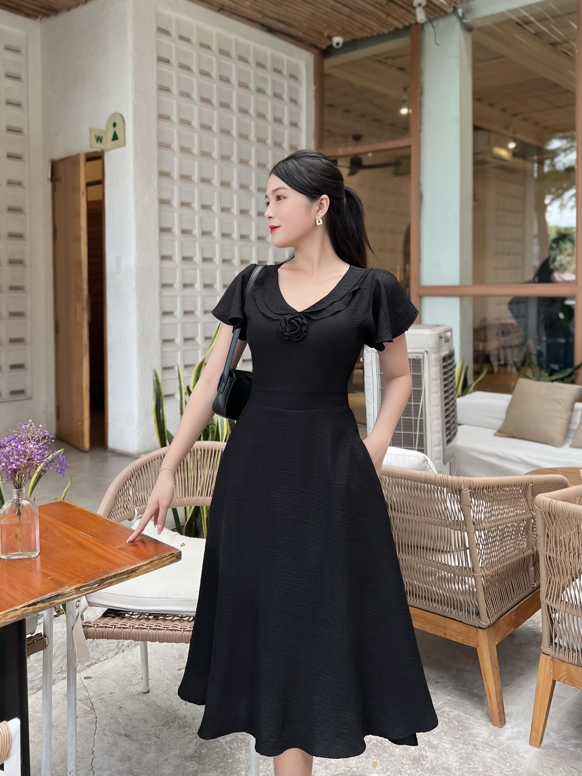 ĐẦM XÒE CỔ BÈO ĐÍNH HOA SANG CHẢNH