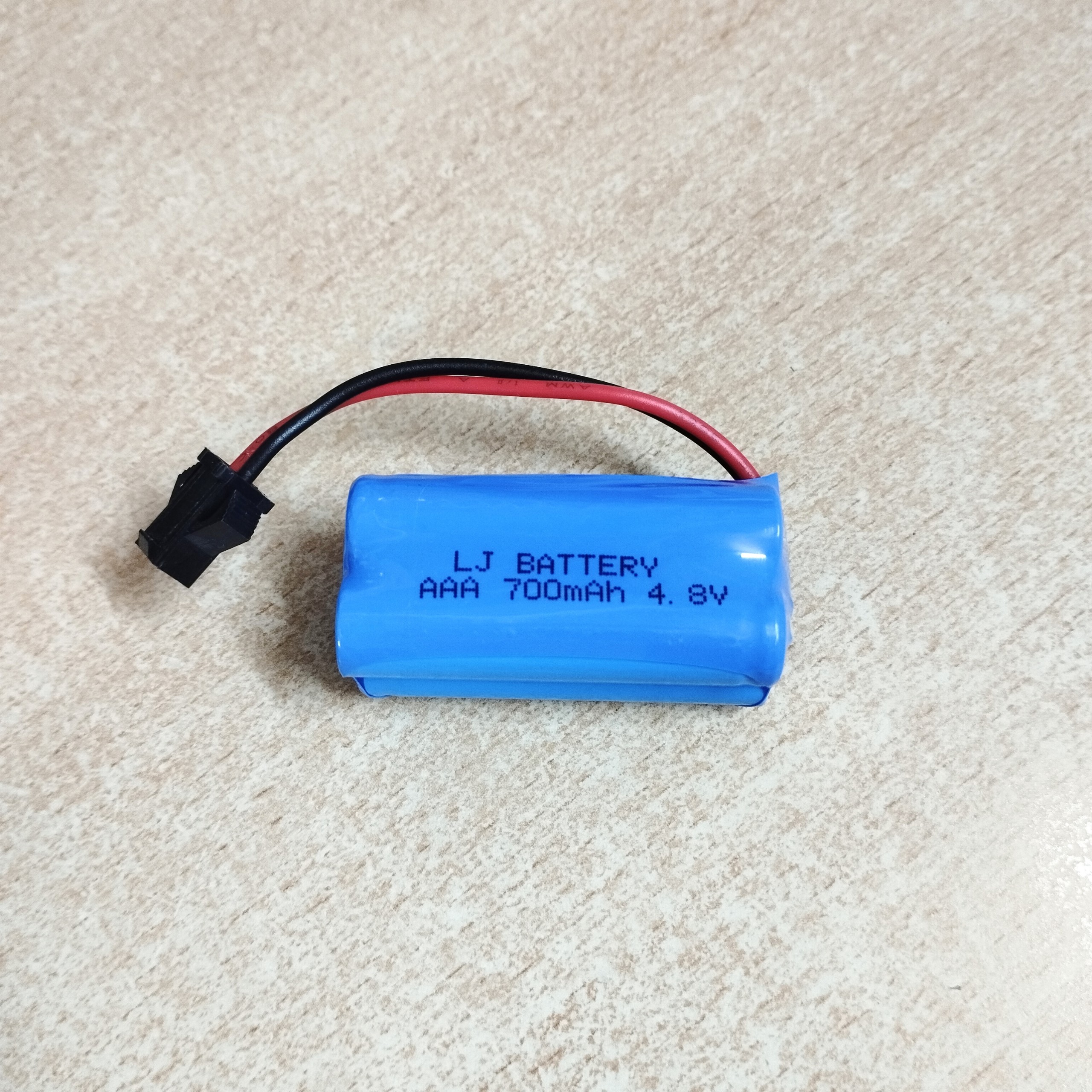 Pin sạc AAA điện áp 4.8V dung lượng 700mAh xếp vuông Jack SM càng cua đen