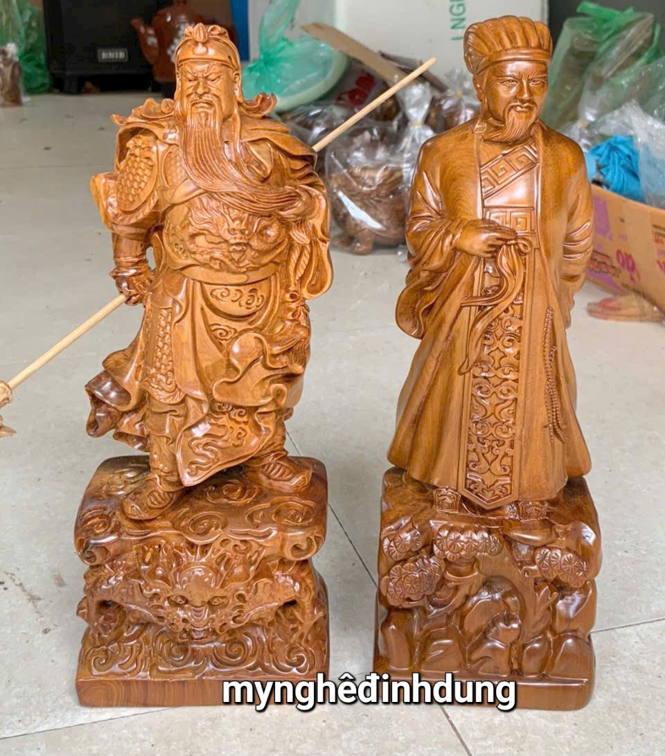 Combo cặp tượng văn võ song toàn khổng minh gia cát lượng và quan công bằng gỗ bách xanh thơm nức kt cao 30x11x9cm