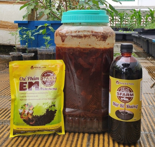 Combo 1 Túi Chế Phẩm EM Sfarm 200gr và 1 Chai Mật Rỉ Đường Sfarm 1lít - Cặp Đôi Ủ Rác Sinh Học Không Mùi
