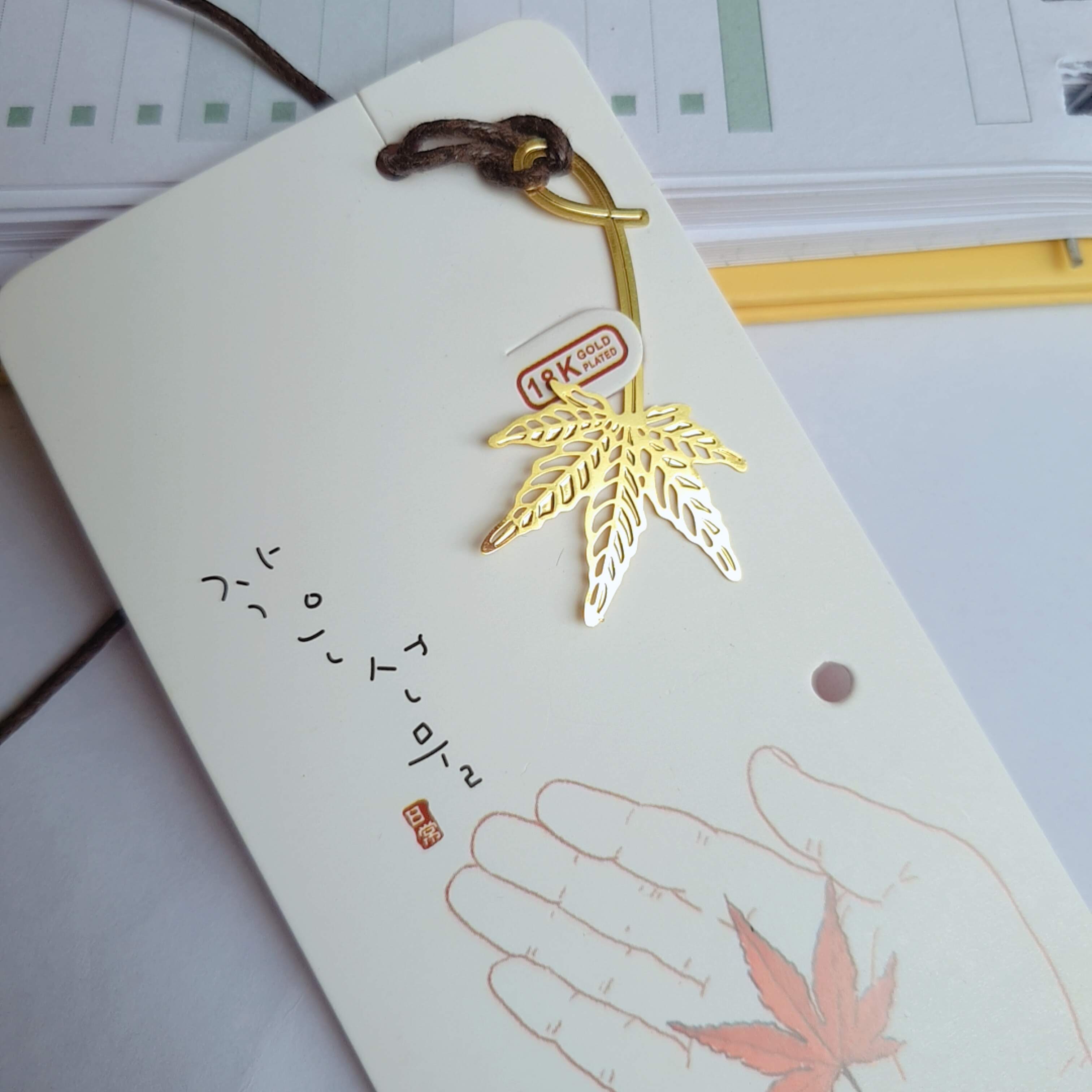Bookmark kim loại mini lá phong vàng