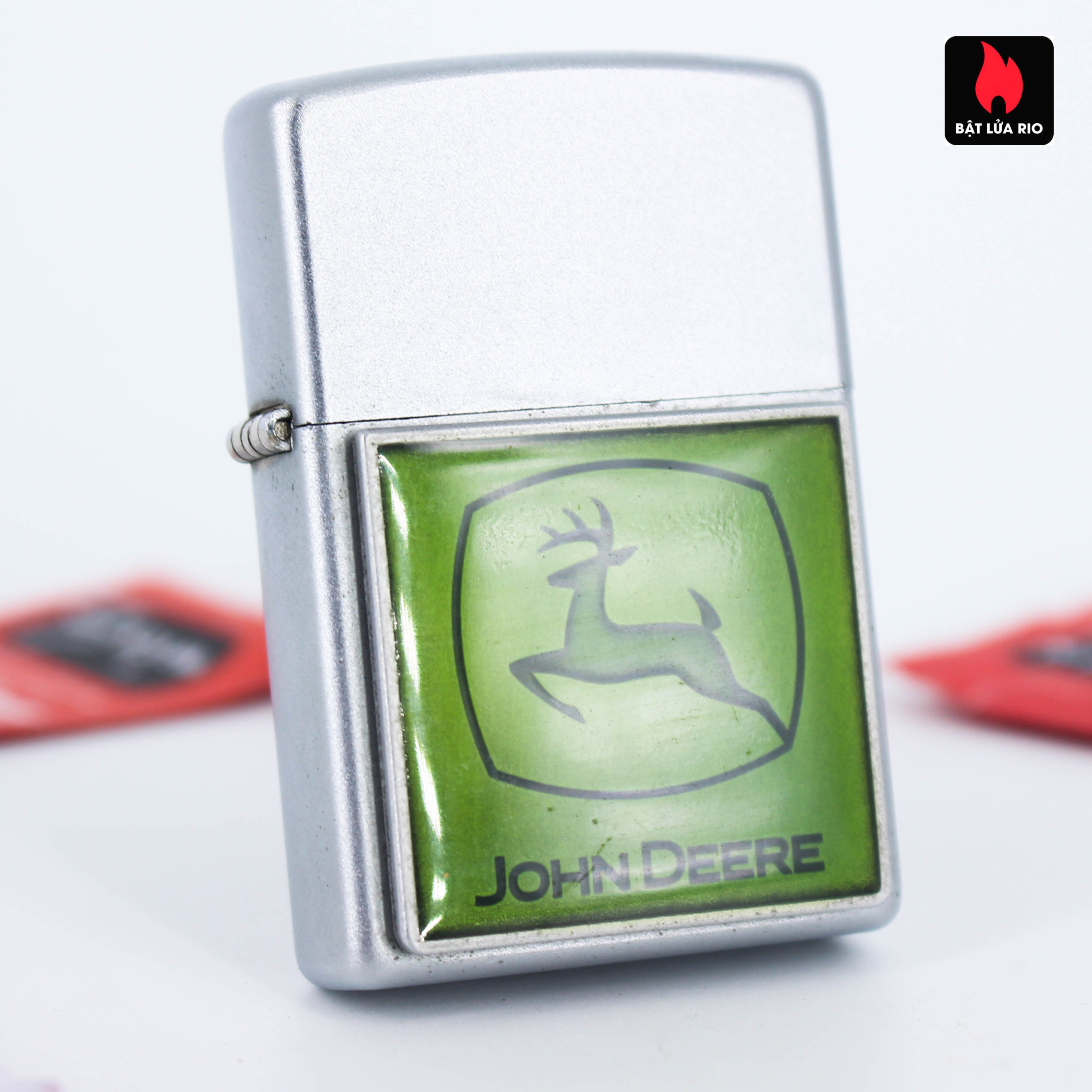 Bật Lửa Zippo 2006 – Zippo John Deere Emblem Satin Design