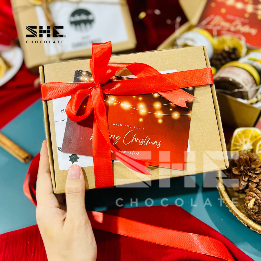 [Set quà Giáng sinh] Quà tặng Giáng sinh, Noel - SHE Chocolate. Socola, nơ Đỏ, thiệp Giáng sinh. Quà tặng đặc biệt