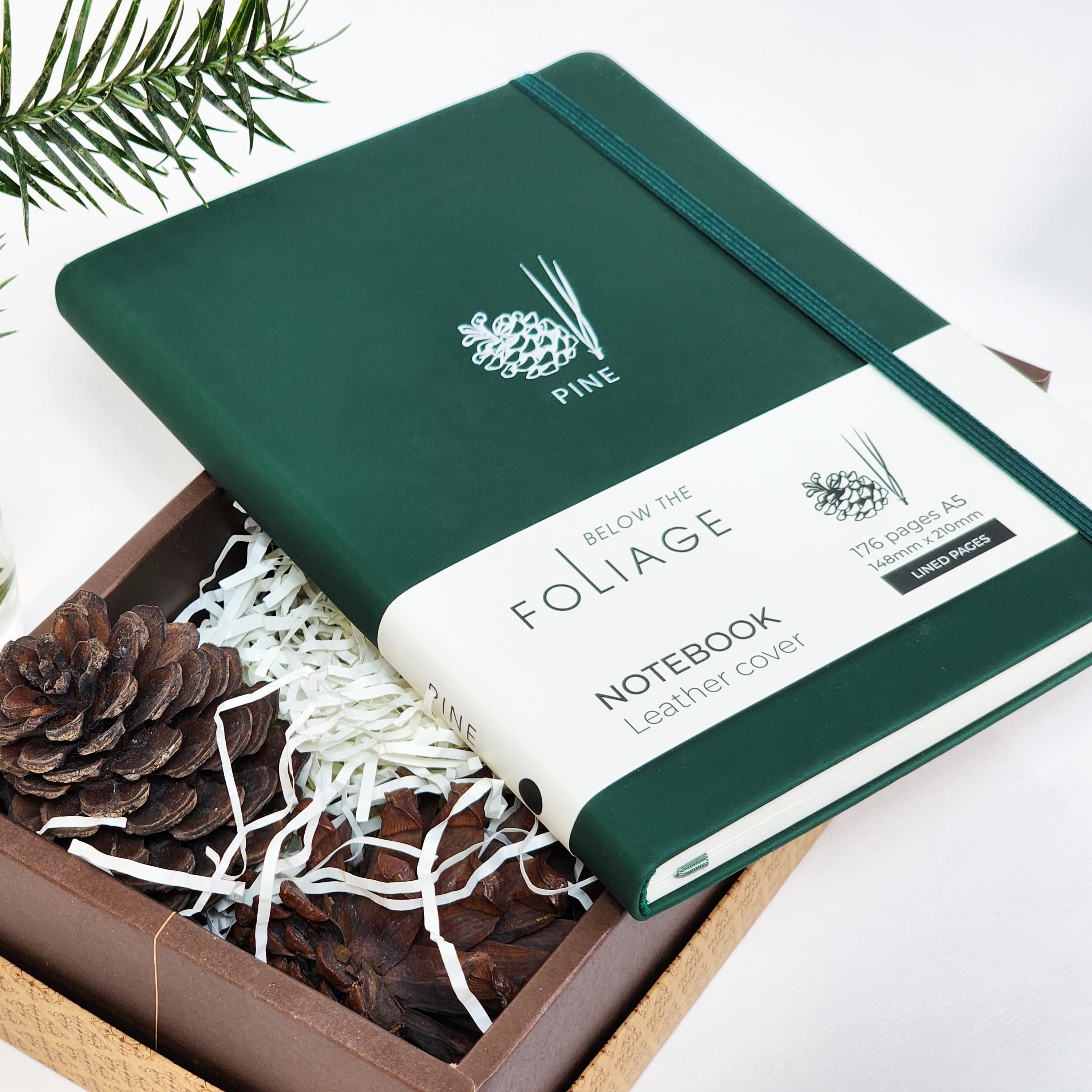 Sổ Bìa Da A5 - Không Kẻ Có Chấm 176 Trang 100gsm - Foliage Pine - The Sun - Màu Xanh Cổ Vịt