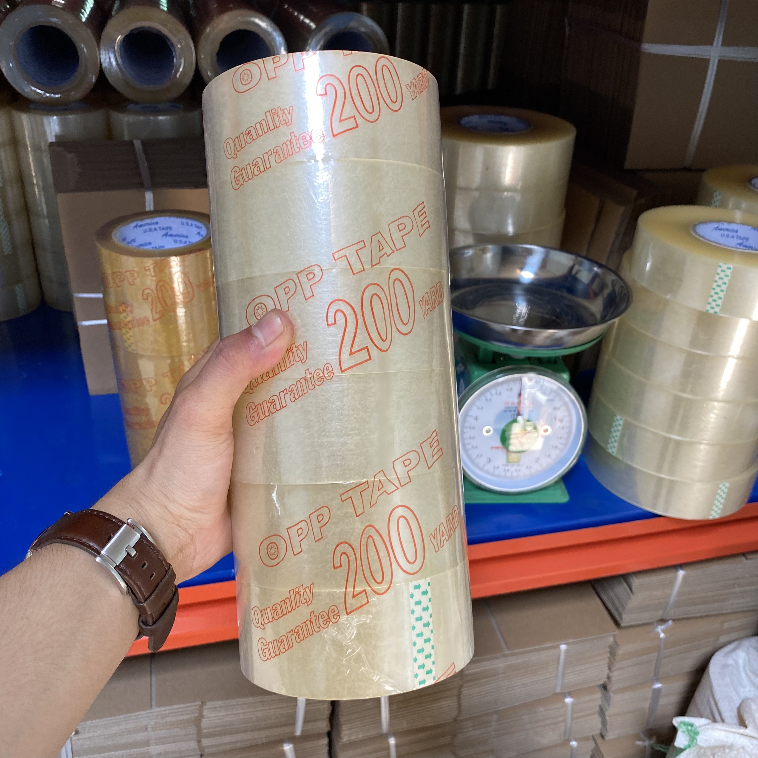 Băng Keo Trong, Đục 200 Yard 1 Cây 6 Cuộn Nặng 1.6Kg Đóng hàng