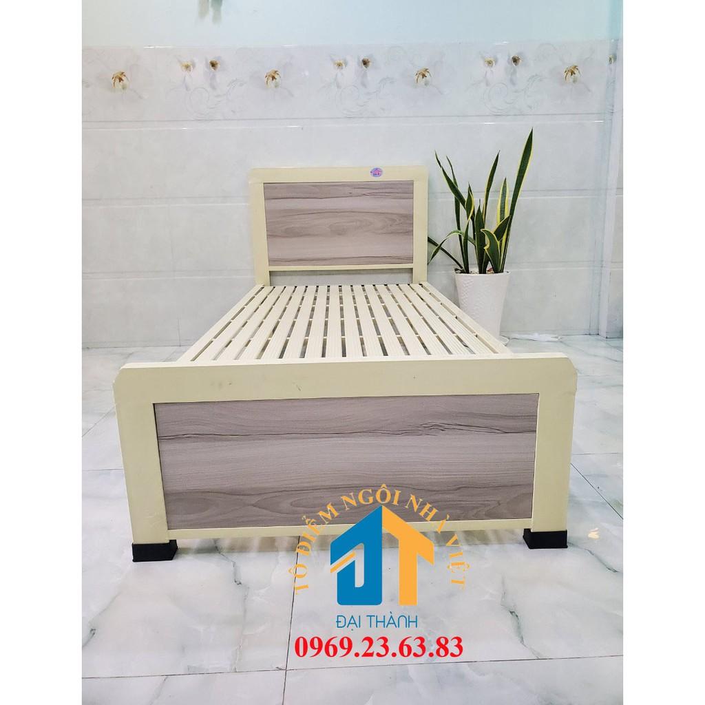 Giường sắt kiểu gỗ kích thước ngang 1M2 dài 2M