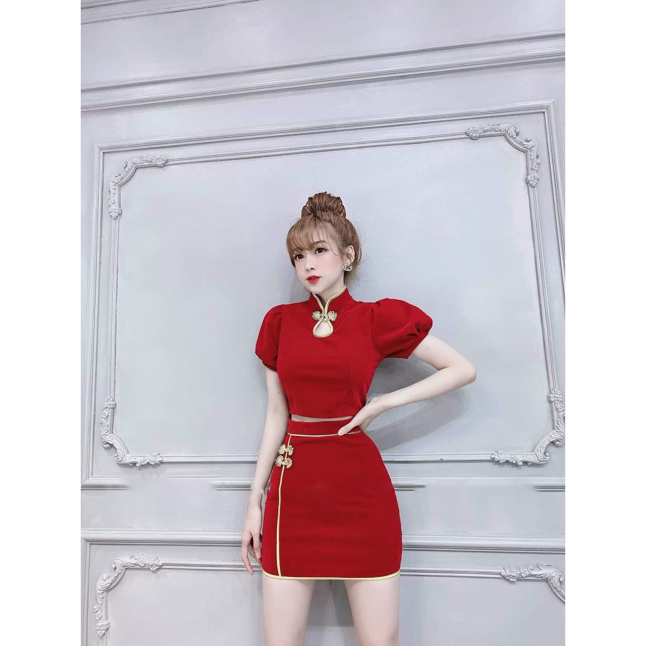 Set áo kèm váy viền cổ tàu