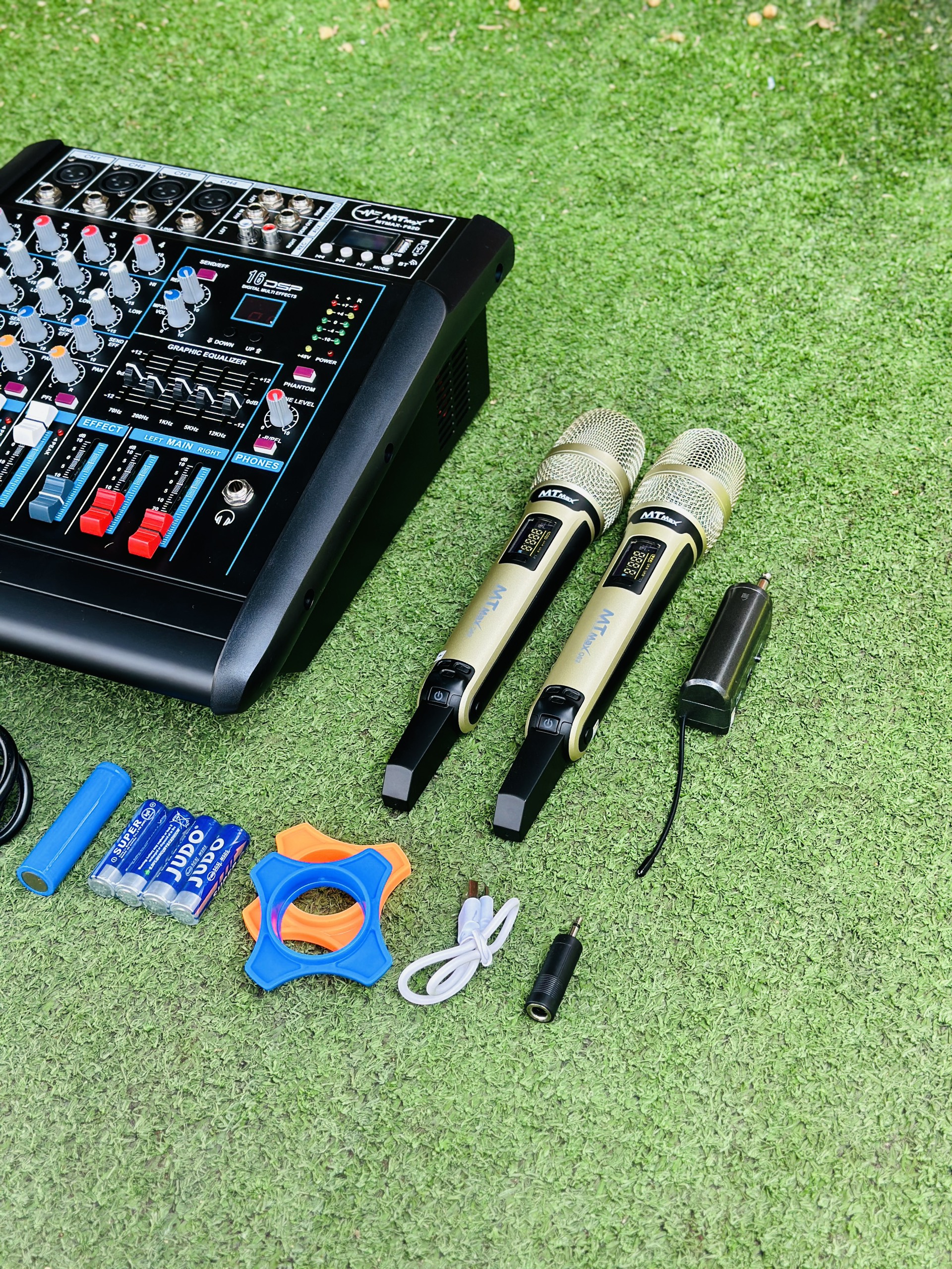 Combo Karaoke Mixer F82D + Micro Q02  Tặng 10M Dây - Hát Chuyên Nghiệp, Âm Thanh Cao Cấp, Dễ Dàng Sử Dụng, BH12T Hàng Chính Hãng