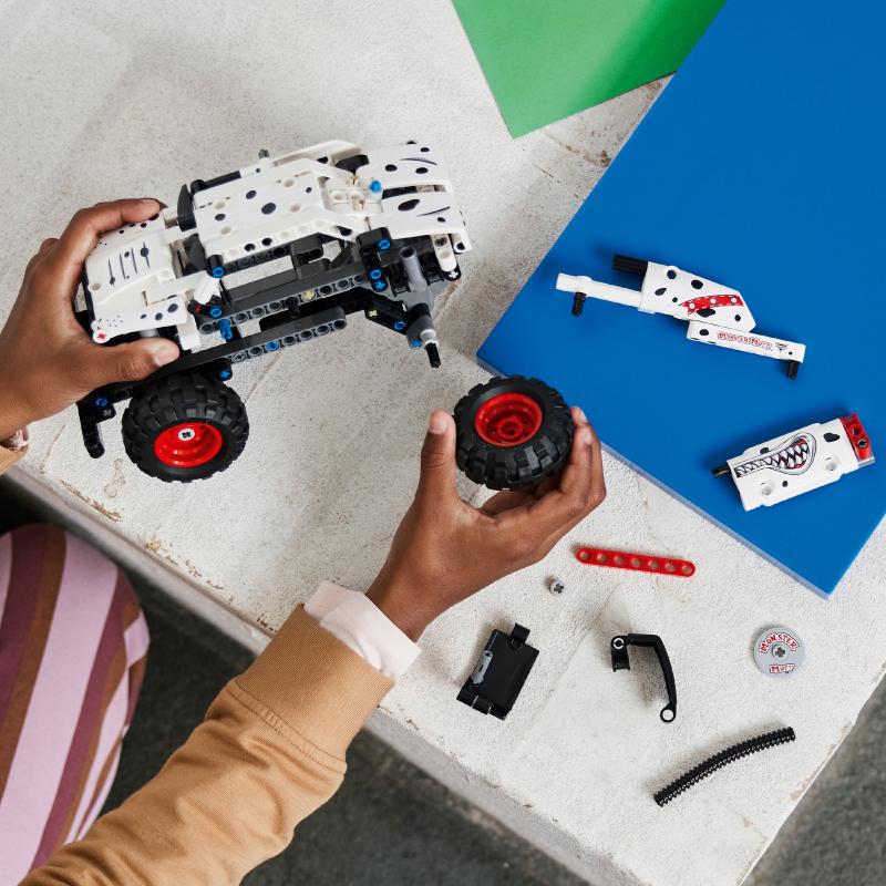 Đồ Chơi Lắp Ráp LEGO Technic Chiến Xe Mutt Dalmatian 42150