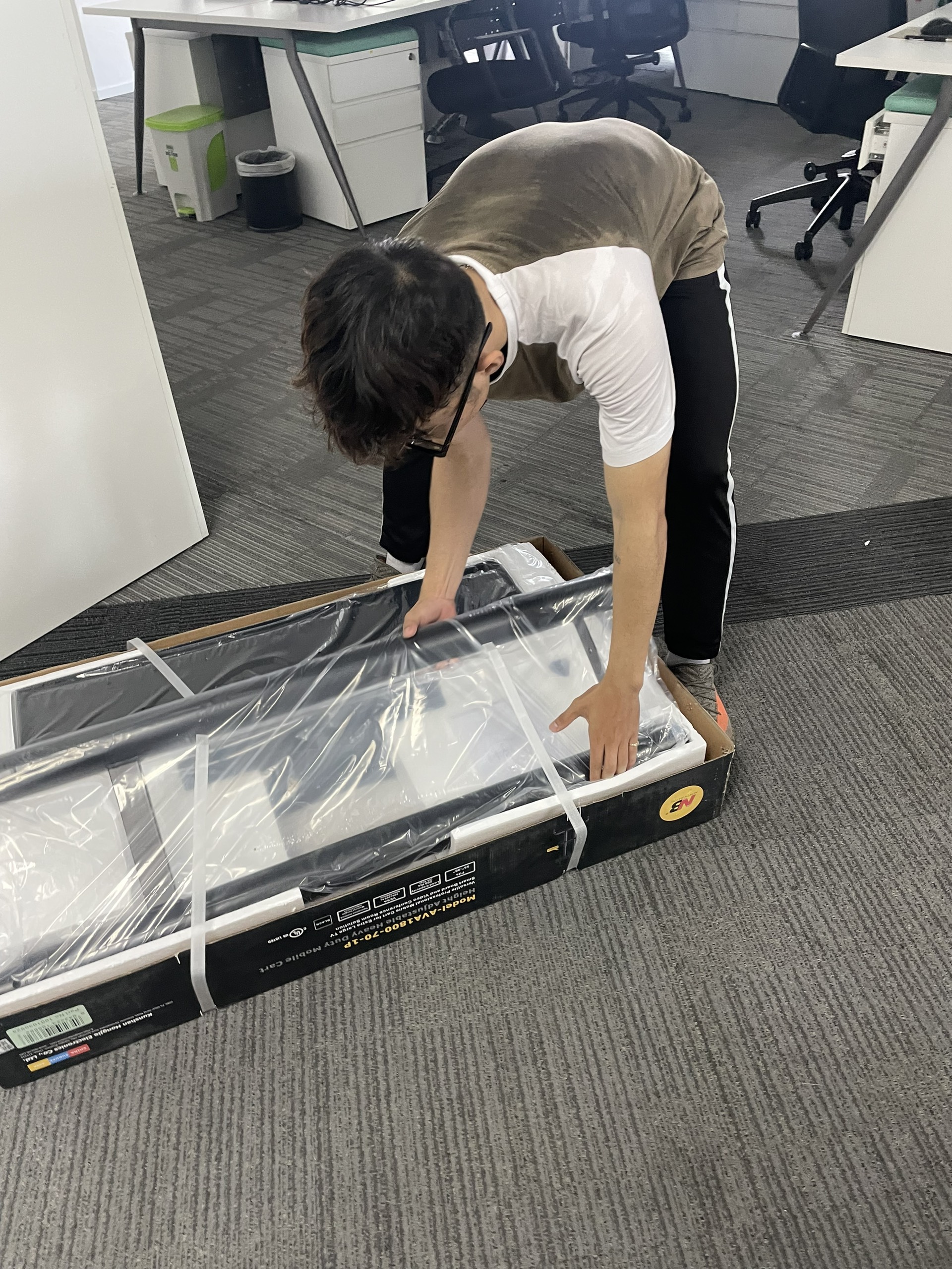 Giá Treo TiVi Di Động North Bayou AVA1800 Màu Đen Lắp Cho Màn Hình Từ 55 inch - 80 inch Nhập Khẩu