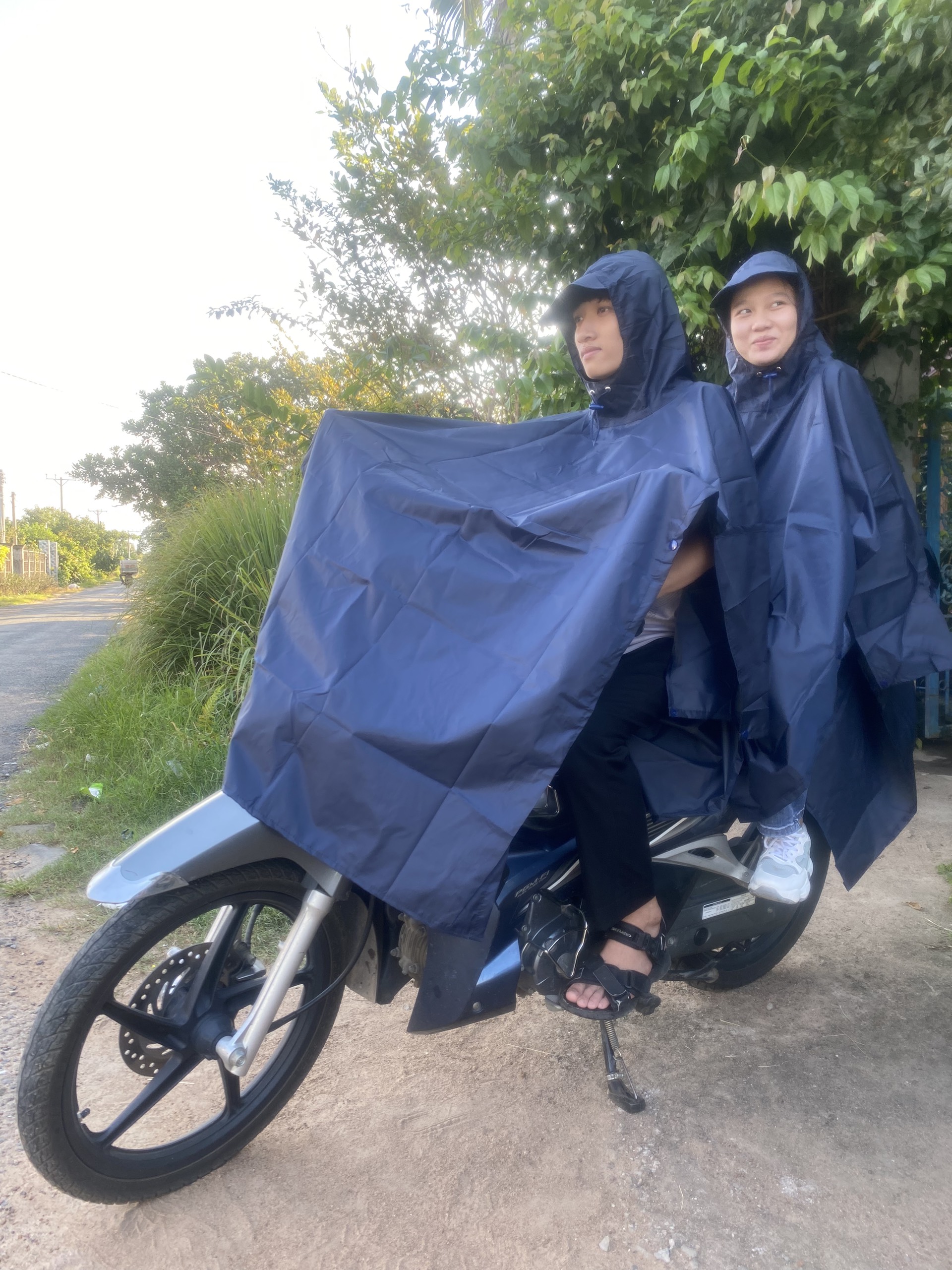 COMBO 2 ÁO MƯA VẢI DÙ CAO CẤP, FREESIZE CHO NAM VÀ NỮ