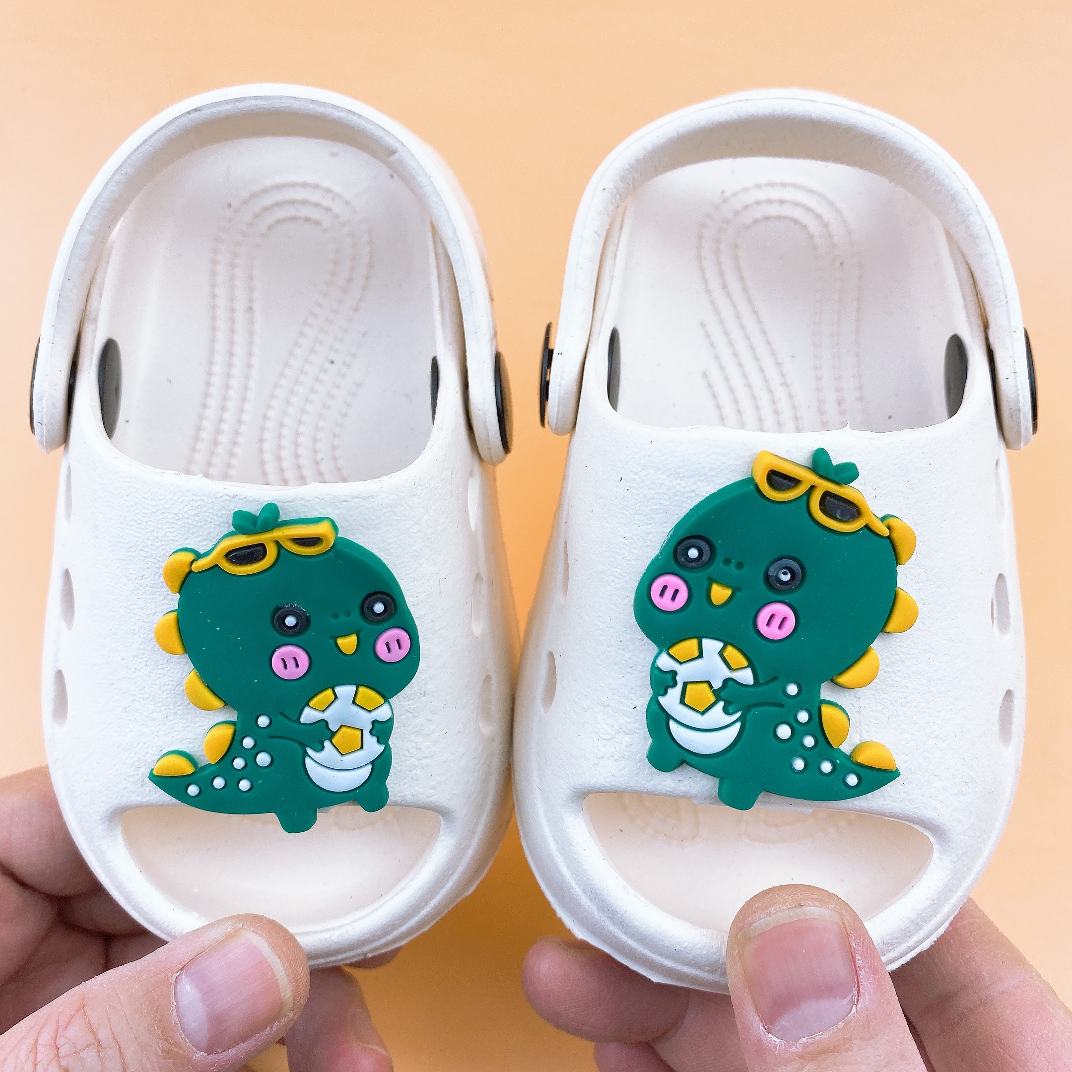 Dép hở mũi cho bé , sục cho bé trai bé gái sticker khủng long siêu nhẹ chống trơn trượt