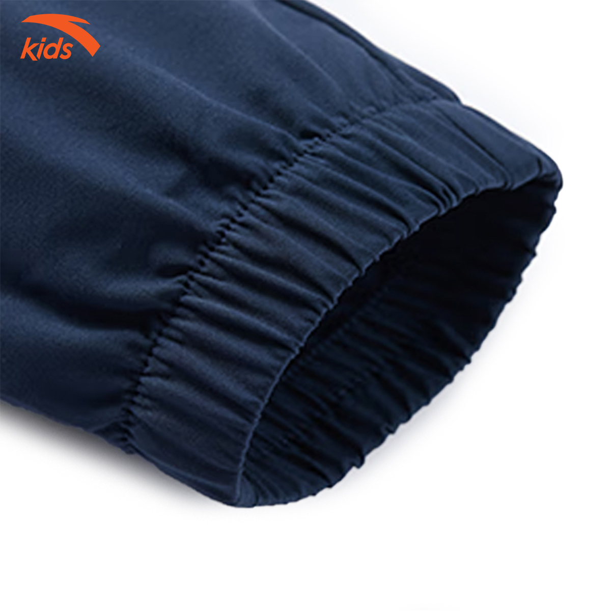 Quần dài thời trang thể thao bé trai Anta Kids, chất liệu nỉ bo gấu 352325552