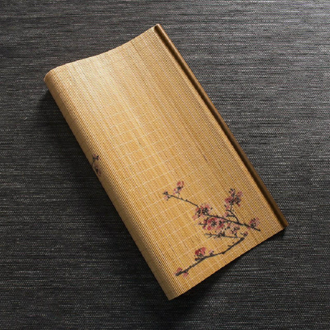 CHIẾU TRE TRẢI BÀN TRÀ , TRANG TRÍ HOA ĐÀO 30 x 60 cm