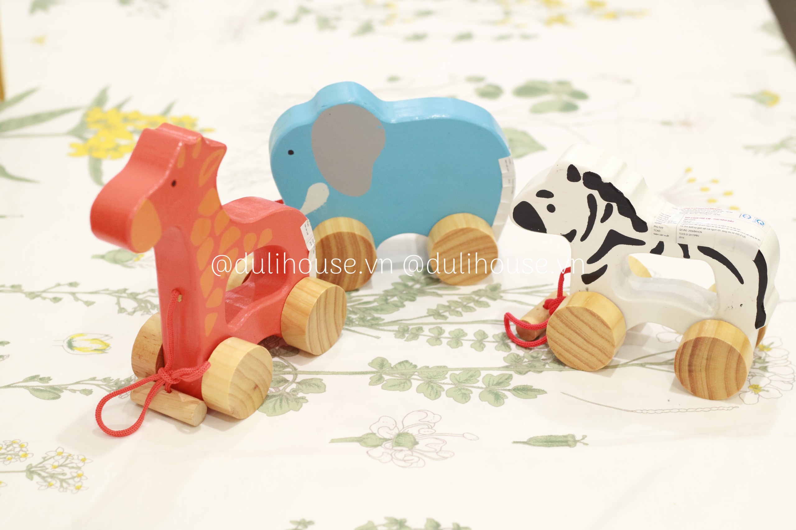 Con vật bằng Gỗ có bánh Xe và dây kéo - Kích thích khả năng nhận biết thế giới quan - Phát triển khả năng vận động sớm cho bé - Sản xuất tại Việt Nam