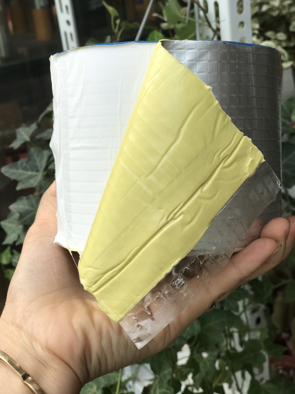 Băng Keo chống thấm, chịu nhiệt vá nứt trần nhà, tường, mái tôn, bể nước, ống nước, xô, chậu, bể bơi, kính ...TH bản 5cm