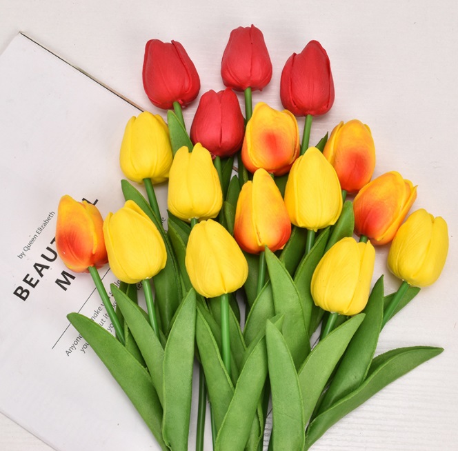 Combo 3 bông hoa Tulip giả để bàn trang trí nội thất [Tặng thanh dũa móng tay ngẫu nhiên]