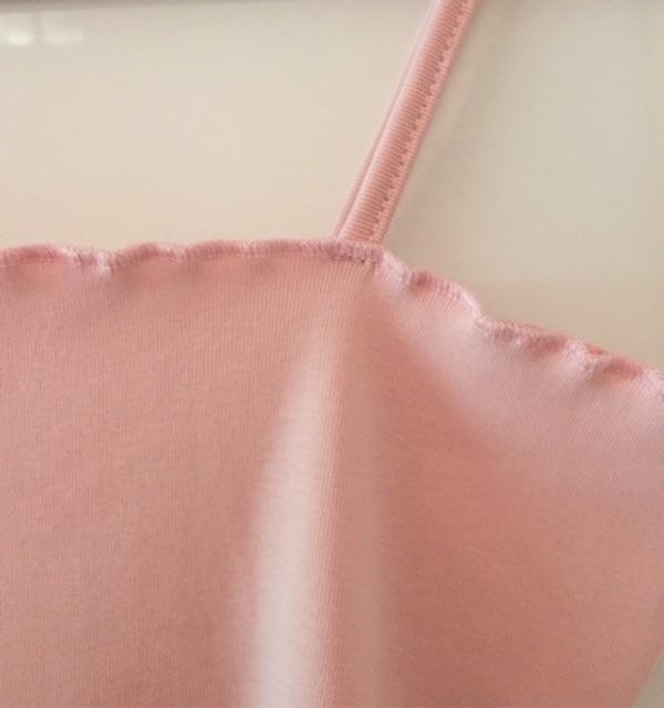 Áo croptop 2 dây cuốn biên màu hồng