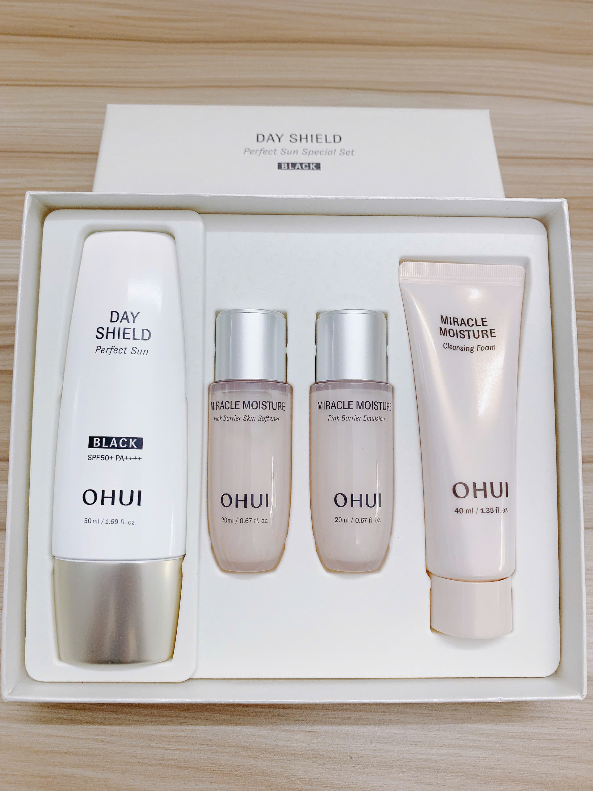 Bộ kem chống nắng OHUI DS PERFECT SUN BLACK SET