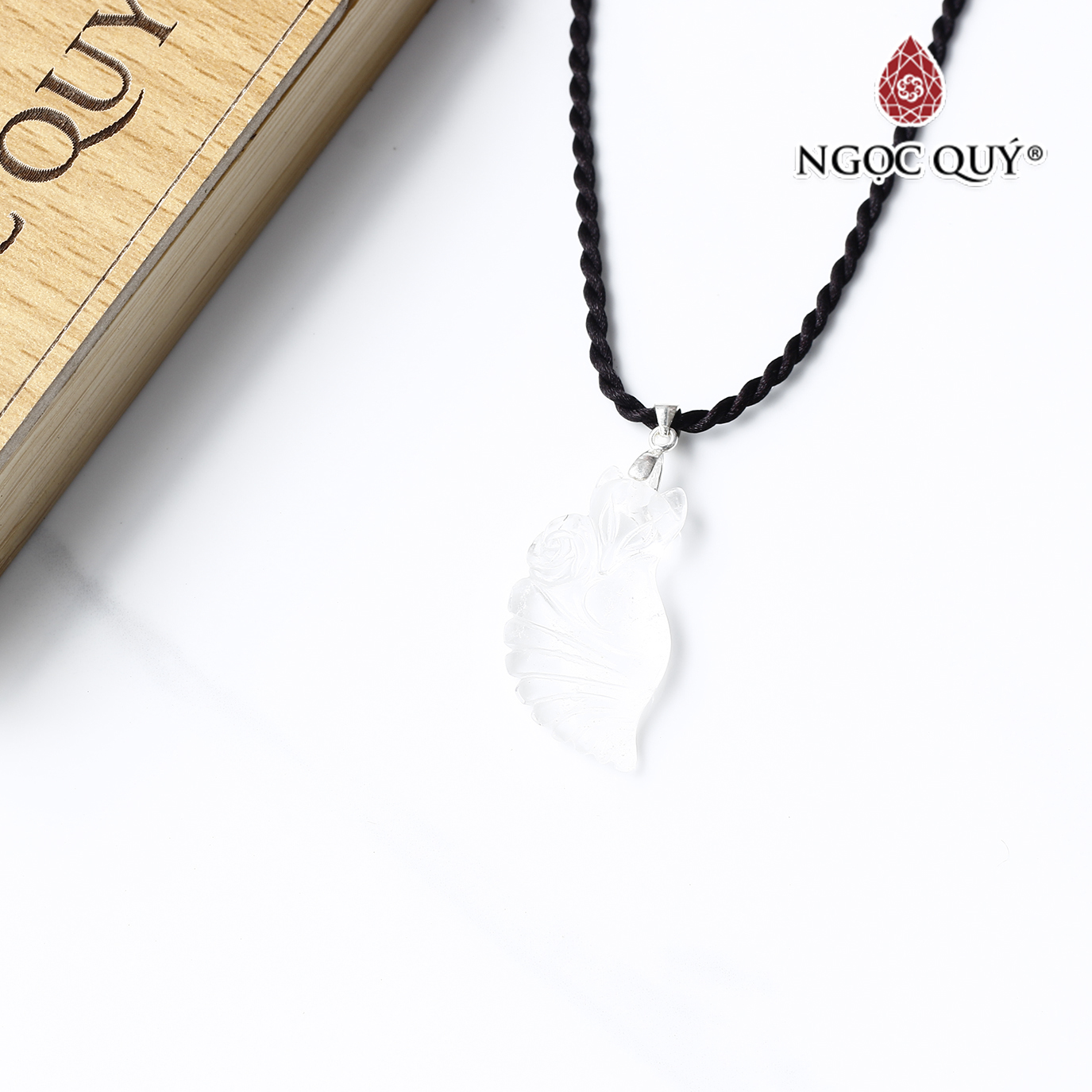 Mặt dây chuyền hồ ly 9 đuôi đá thạch anh trắng mệnh thủy kim - Ngọc Quý Gemstones