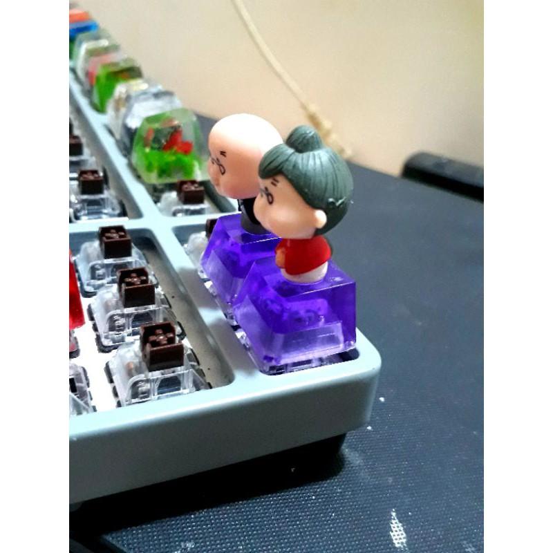 Bộ 2 keycap ông bà trang trí bàn phím cơ.