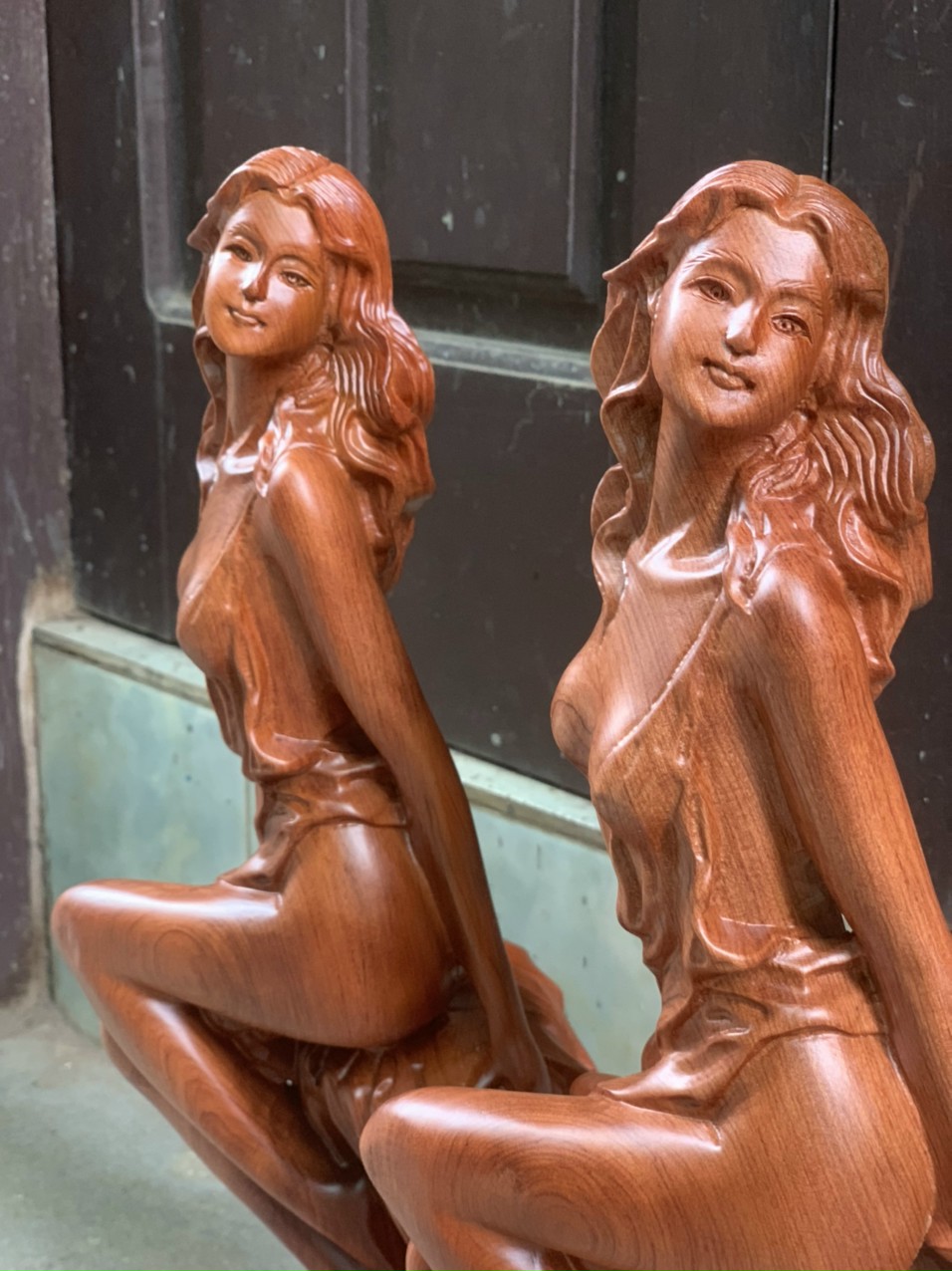 Tượng thiếu nữ nghệ thuật bằng gỗ hương đá kt cao 30cm
