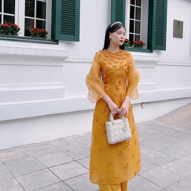 Áo dài cách tân Thiên Kim Mita hình nơ xinh đi dạ hội