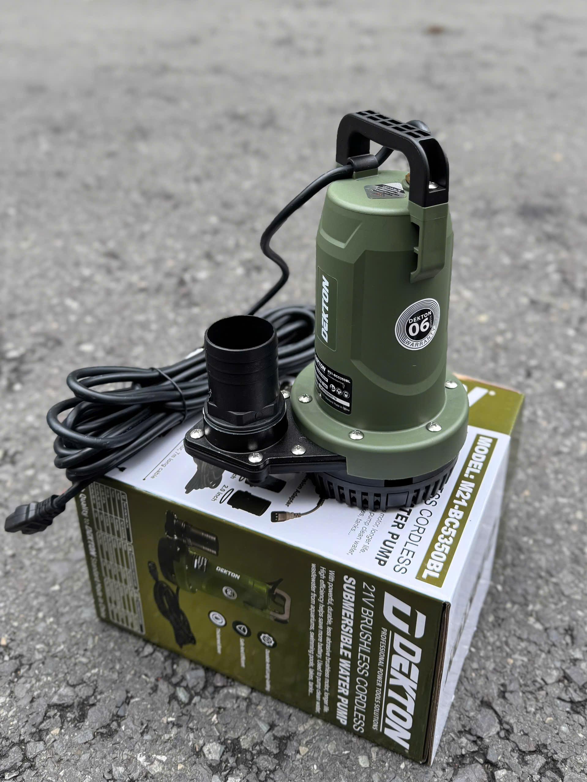 THÂN MÁY BƠM NƯỚC CHÌM PIN 21V ĐỘNG CƠ BRUSHLESS MÀU OLIVE M21-BC5350BL DEKTON - HÀNG CHÍNH HÃNG