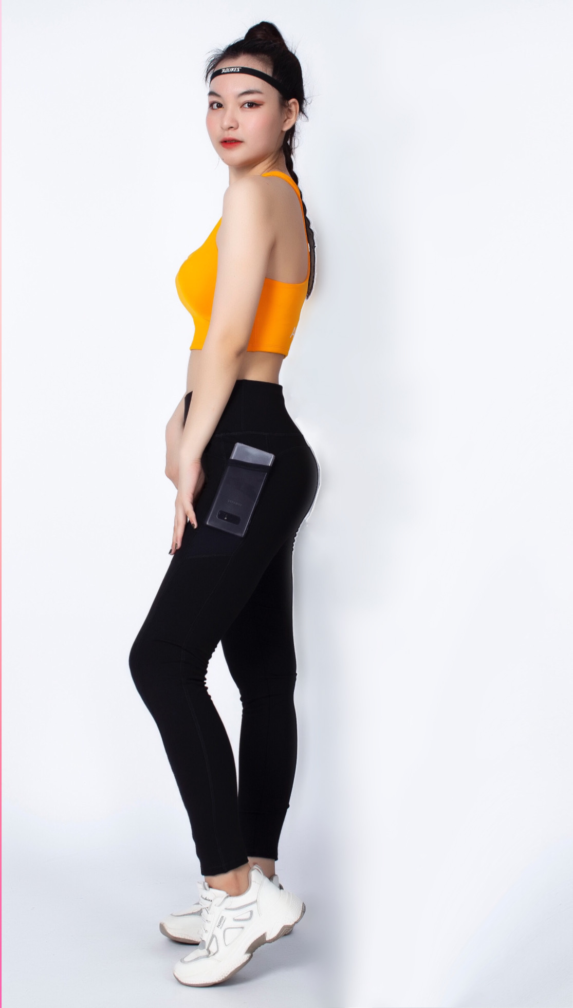 Bộ đồ tập thể thao nữ quần dài túi lưới áo croptop 3 lỗ màu vàng -  BQD4