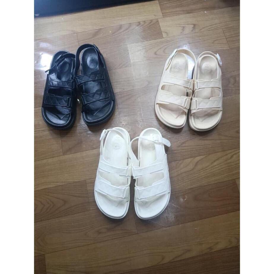Sandal nhựa đi mưa