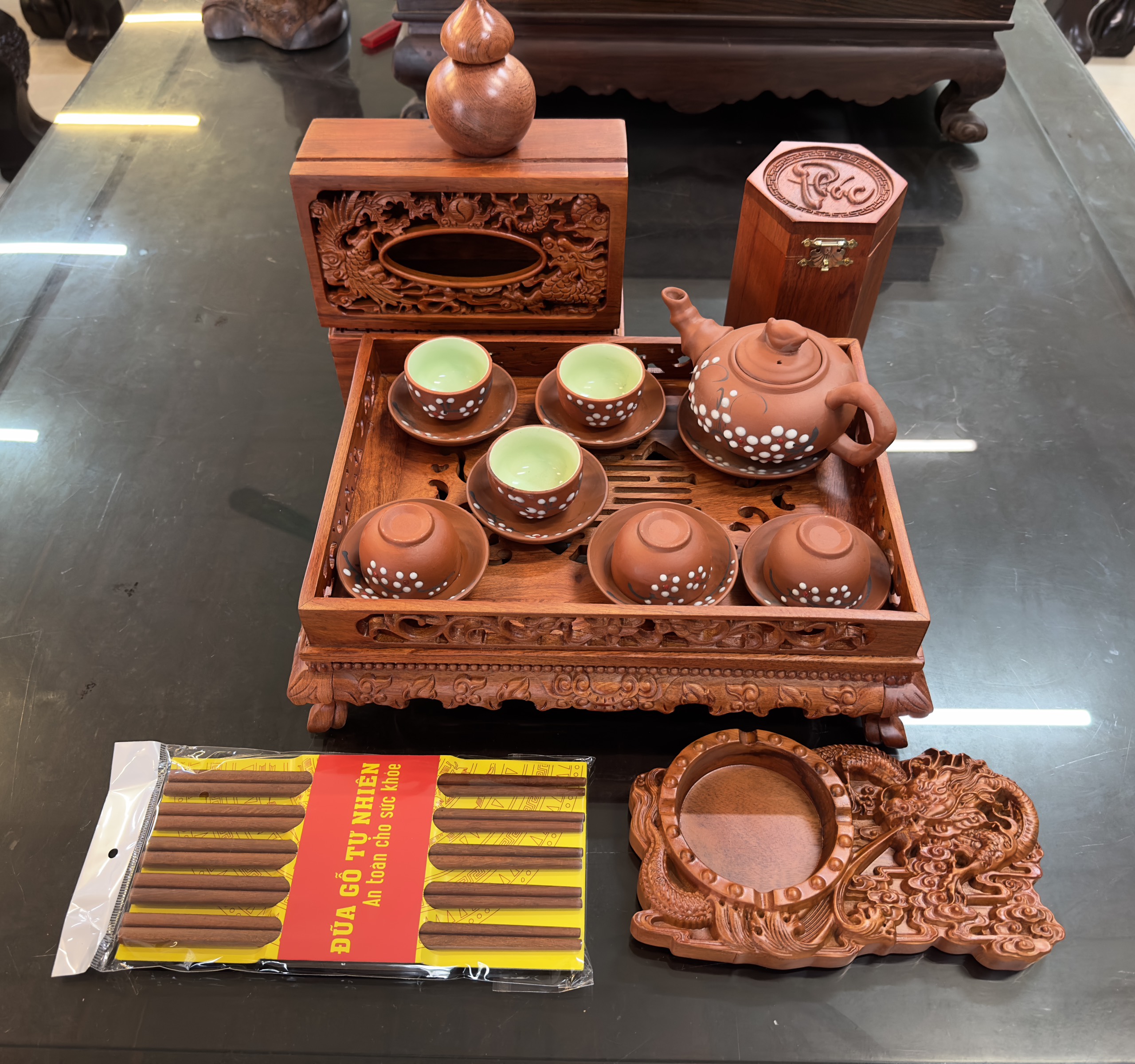 Khay trà chân quỳ hương đá