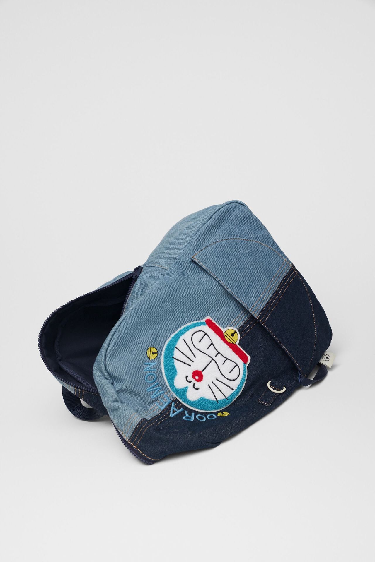 Balo trẻ em doreamon tặng kèm ví bánh mì chuyển ngữ