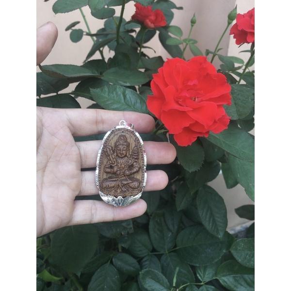 Mặt tượng bản mệnh trầm hương tốc bọc bạc.