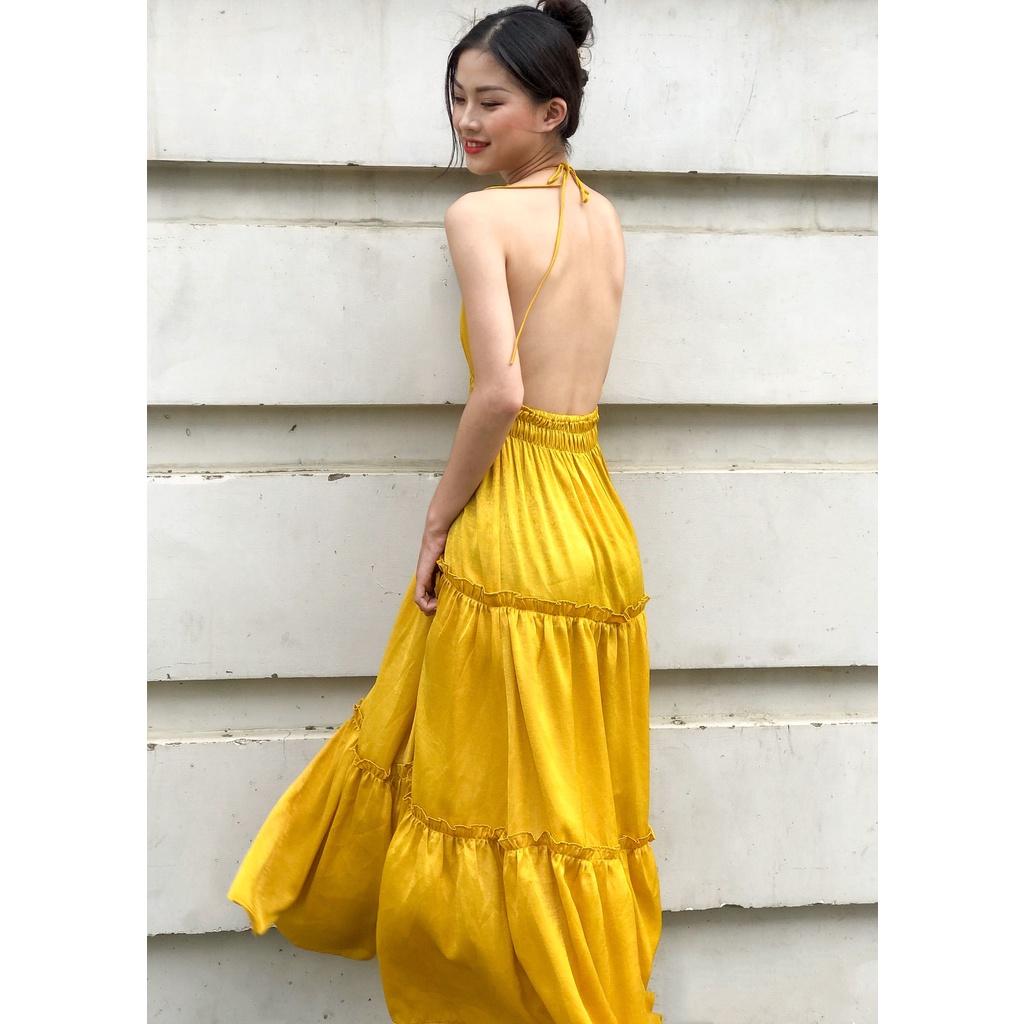 KIOBI – Đầm yếm form dáng maxi, nhún thun eo co dãn, lưng mở rộng gợi cảm, vải lụa nhung vàng - KID20124V