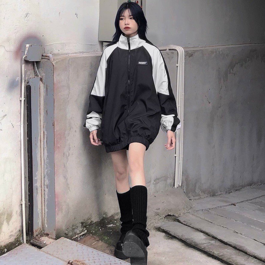 Áo Khoác Dù Phối Màu Đen Xám Chì Có Túi Trong Form Rộng Unisex Nam Nữ