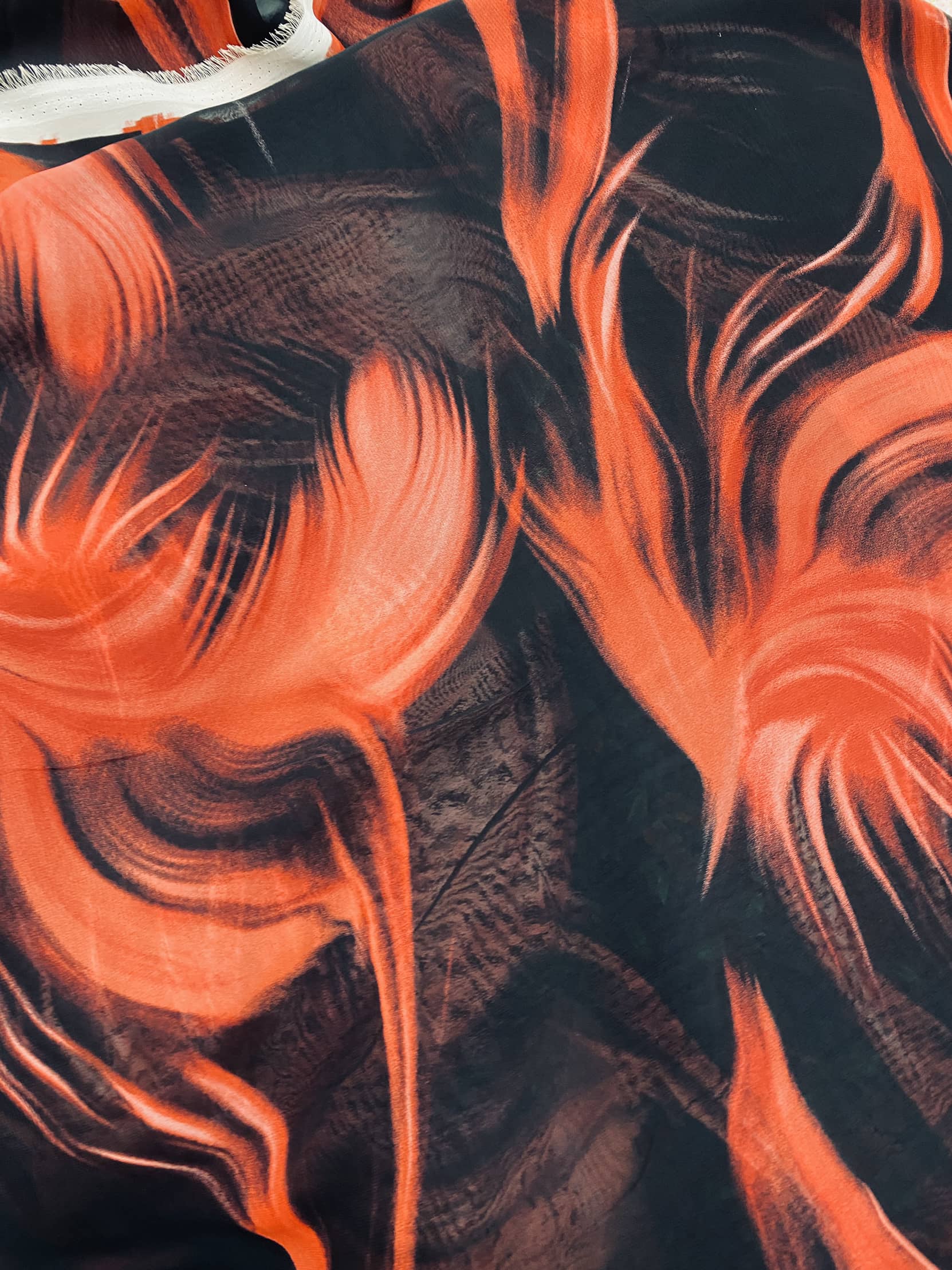 Vải tơ hoa nền đen may áo đầm váy MS4512