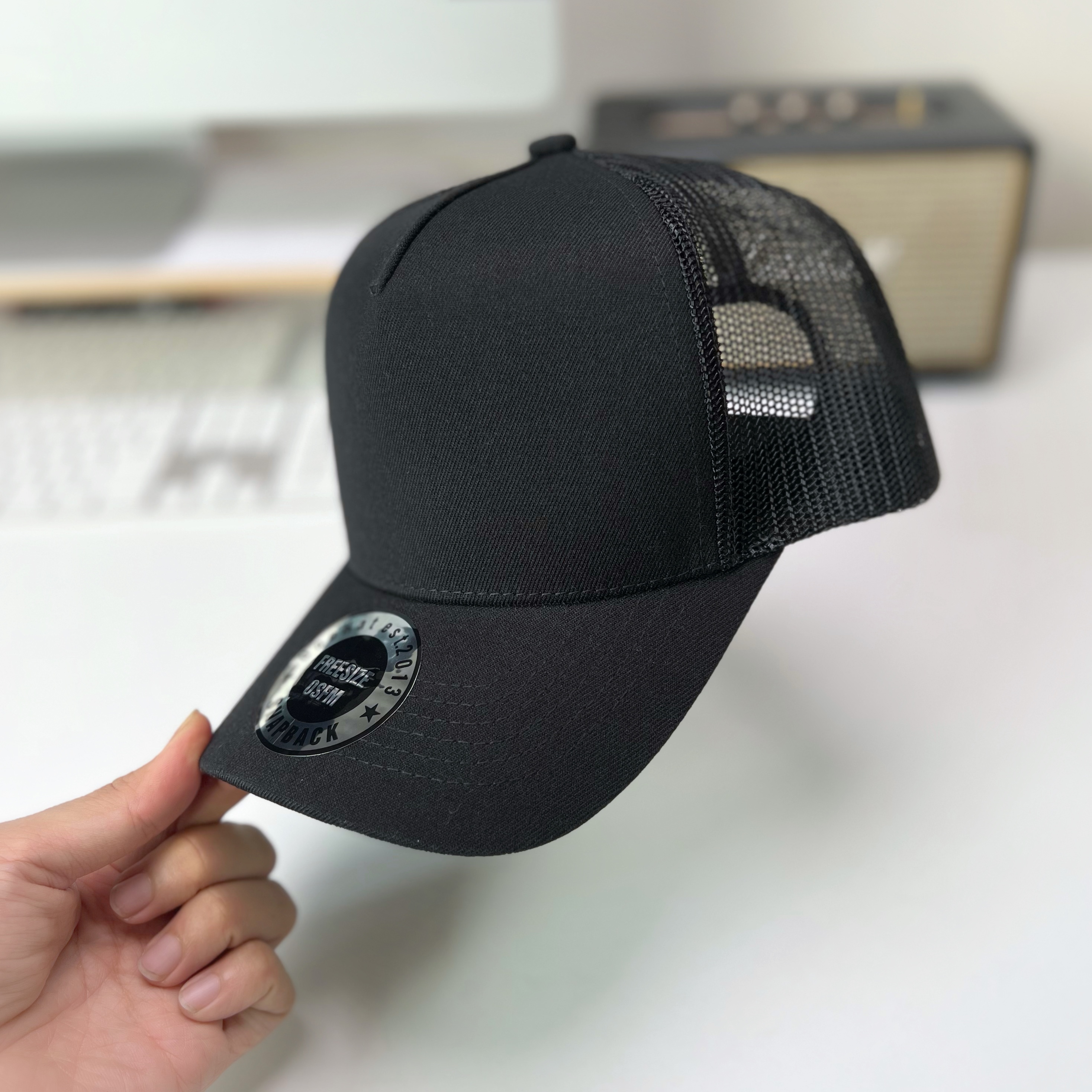 Nón Lưỡi Trai Vành Cong fom Trucker trơn đen LƯỚI sâu đầu quai cài nút Brand One Hat
