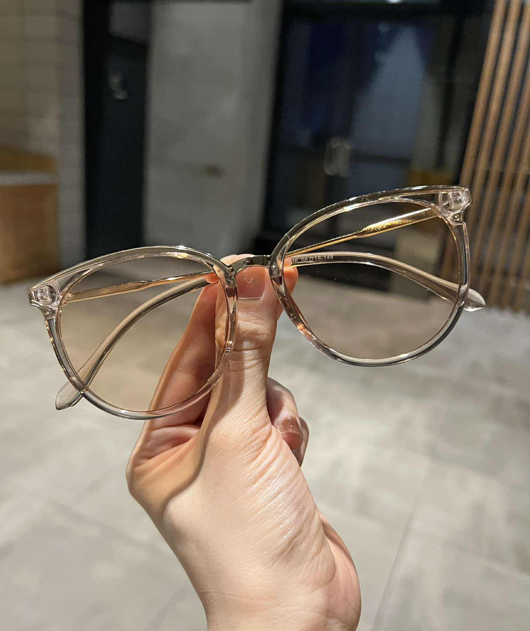 Kính rân màu Mắt mèo chất liệu kim loại nhẹ đi ngày đêm